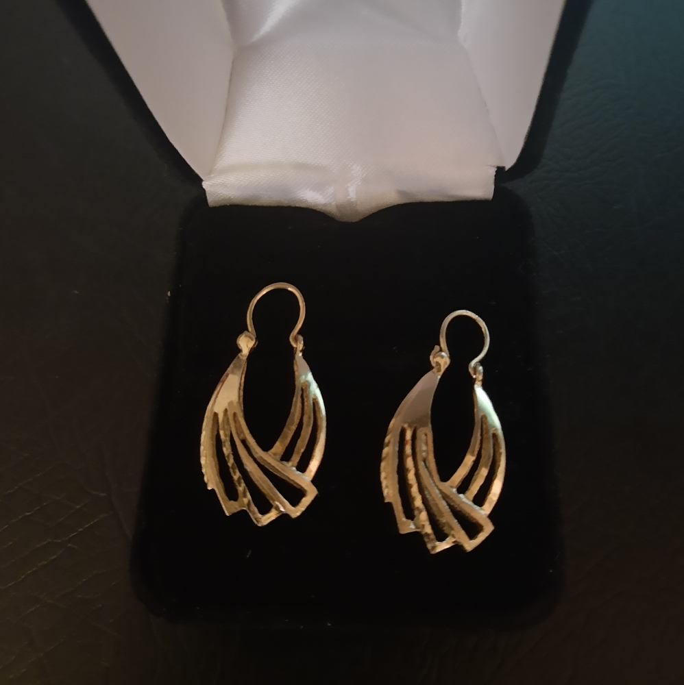 Solid gold hoop earrings - Picture 1 of 2